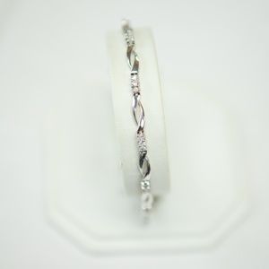 14k white round diamond bracelet.